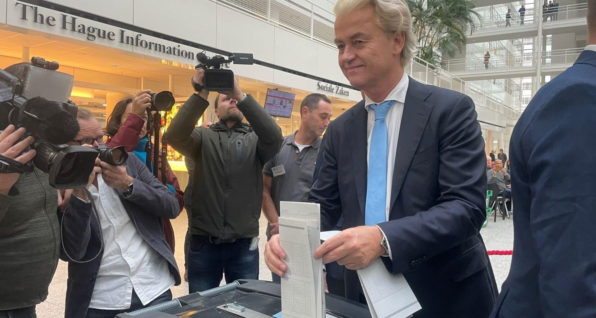 Cine sunt principalii actori și marea miză a alegerilor din Olanda / Ce șanse are extremistul Wilders / Cum s-a fragmentat viața politică: 27 de partide aliniate la start, între care un partid pentru animale, unul pentru persoane de peste 50 de ani și altul pentru sport