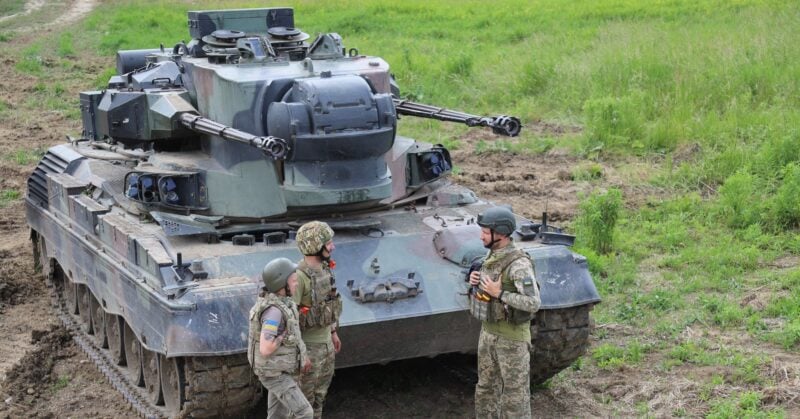 Rusia acuză Ucraina de distrugerea unei conducte de amoniac, lângă Rusin Iar, pe frontul de est, cu scopul de a opri înaintarea trupelor ruse în estul Ucrainei. Conducta leagă oraşele rus Togliatti şi ucrainean Odesa