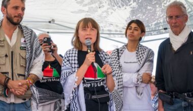 Forțele israeliene au urcat la bordul flotilei pe care se află Greta Thunberg /Activista Greta Thunberg se află printre persoanele reținute de forțele israeliene 