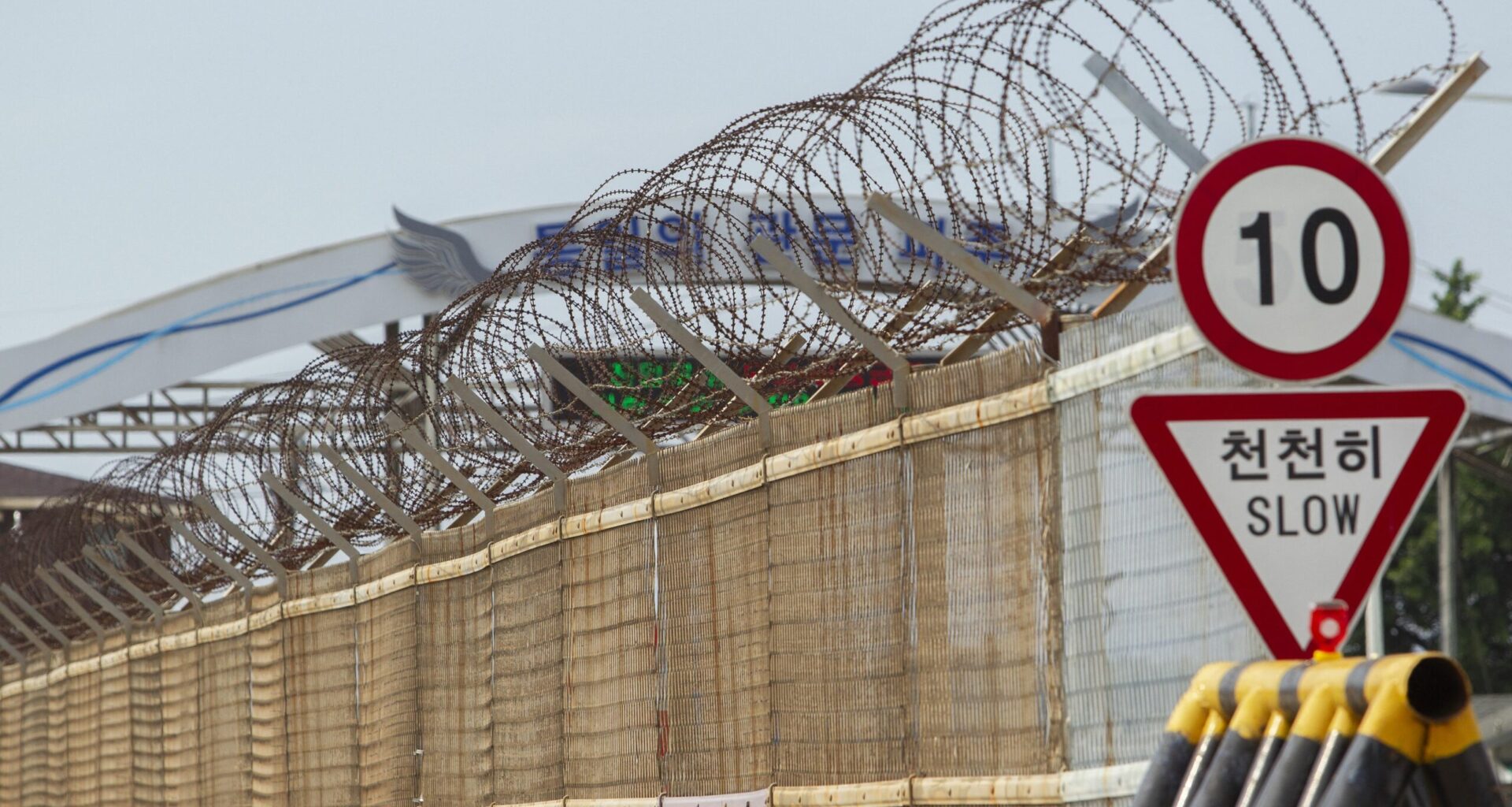 Un soldat nord-coreean a fugit în Coreea de Sud trecând peste granița puternic fortificată