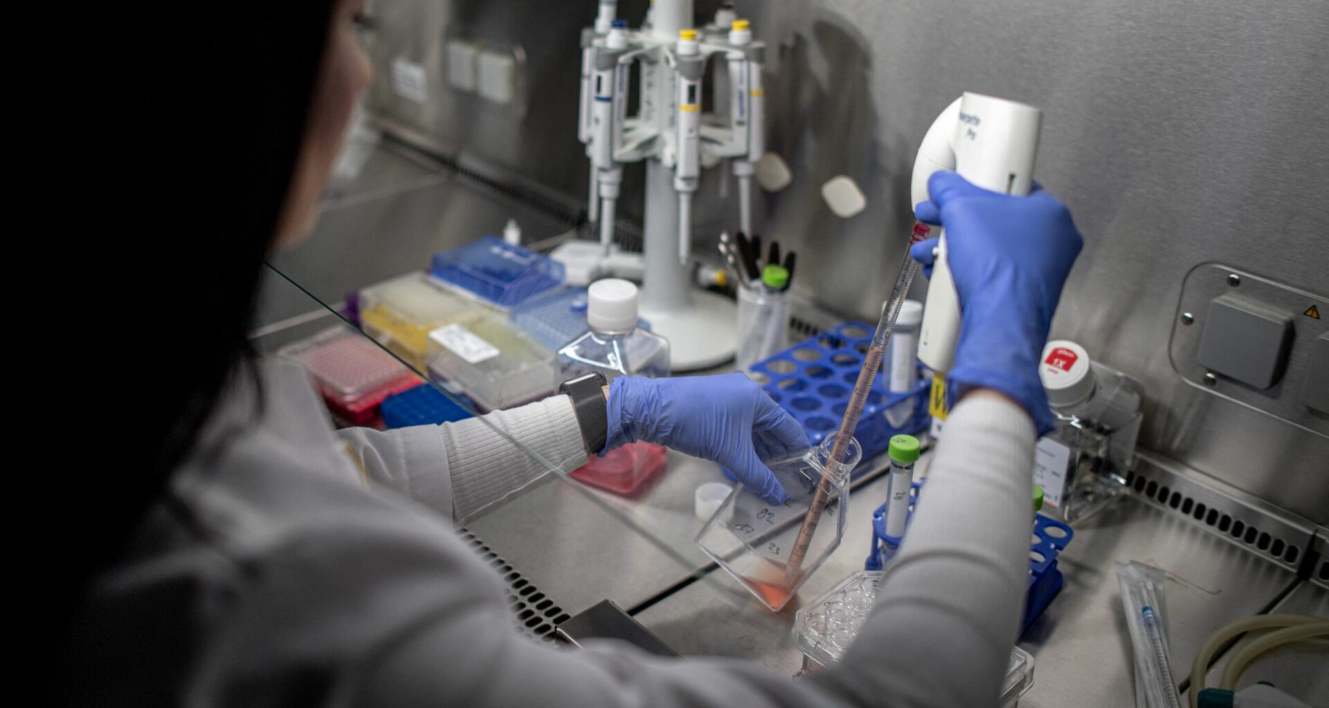 Un vaccin experimental oprește dezvoltarea formelor agresive de cancer. Cum funcționează nanoparticulele lipidice