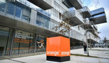 Explozie la sediul Orange din Paris. Mai mulți angajați răniți grav, 80.000 de utilizatori afectați