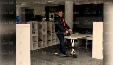 Ionuț Moșteanu, filmat pe trotinetă la USR, în fostul sediu de campanie al Elenei Lasconi