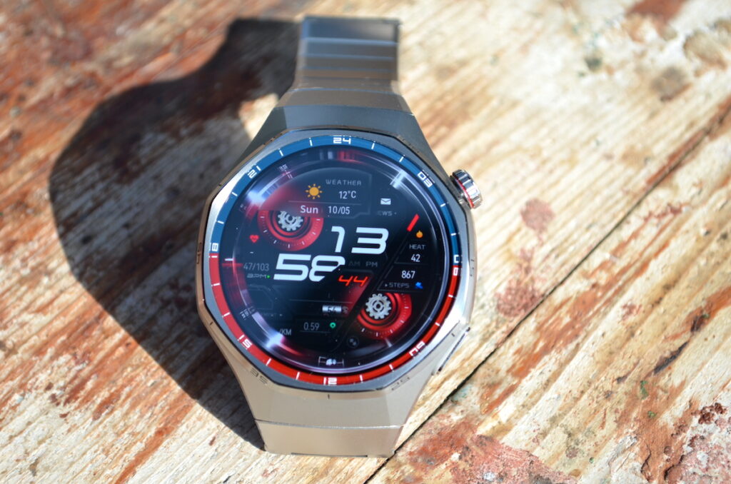 Ceasul smart HUAWEI Watch GT6 Pro aduce o autonomie senzațională cu poziționare GPS mai rapidă și monitorizare mai bună a activității fizice și a sănătății.