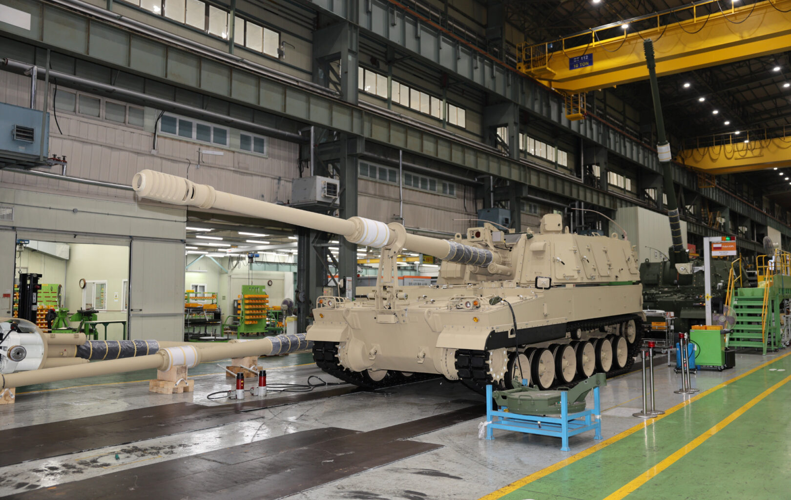 Fabrica de obuziere autopropulsate care este construită în Dâmbovița va genera într-o primă fază peste 300 de locuri de muncă / Reprezentant: Vrem să producem și pentru țările din regiune - Economedia.ro