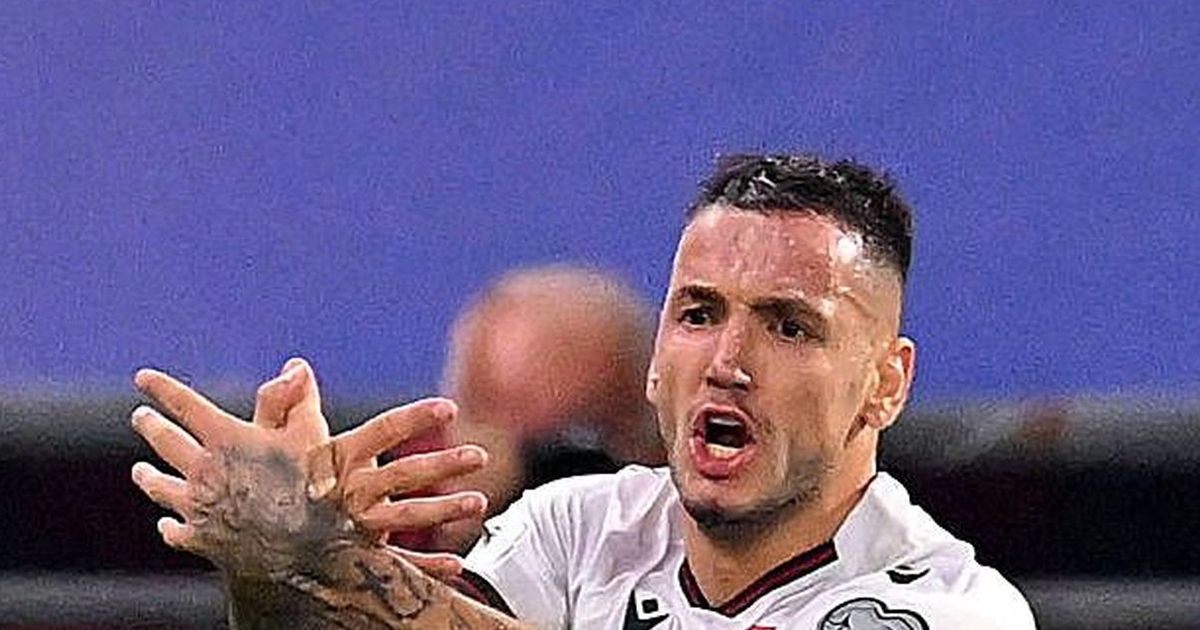 „Ucideți albanezii!” VIDEO. Istvan Kovacs, în mijlocul unor incidente grave la Serbia - Albania » Manaj, marcatorul golului albanez, s-a răzbunat pe sârbi