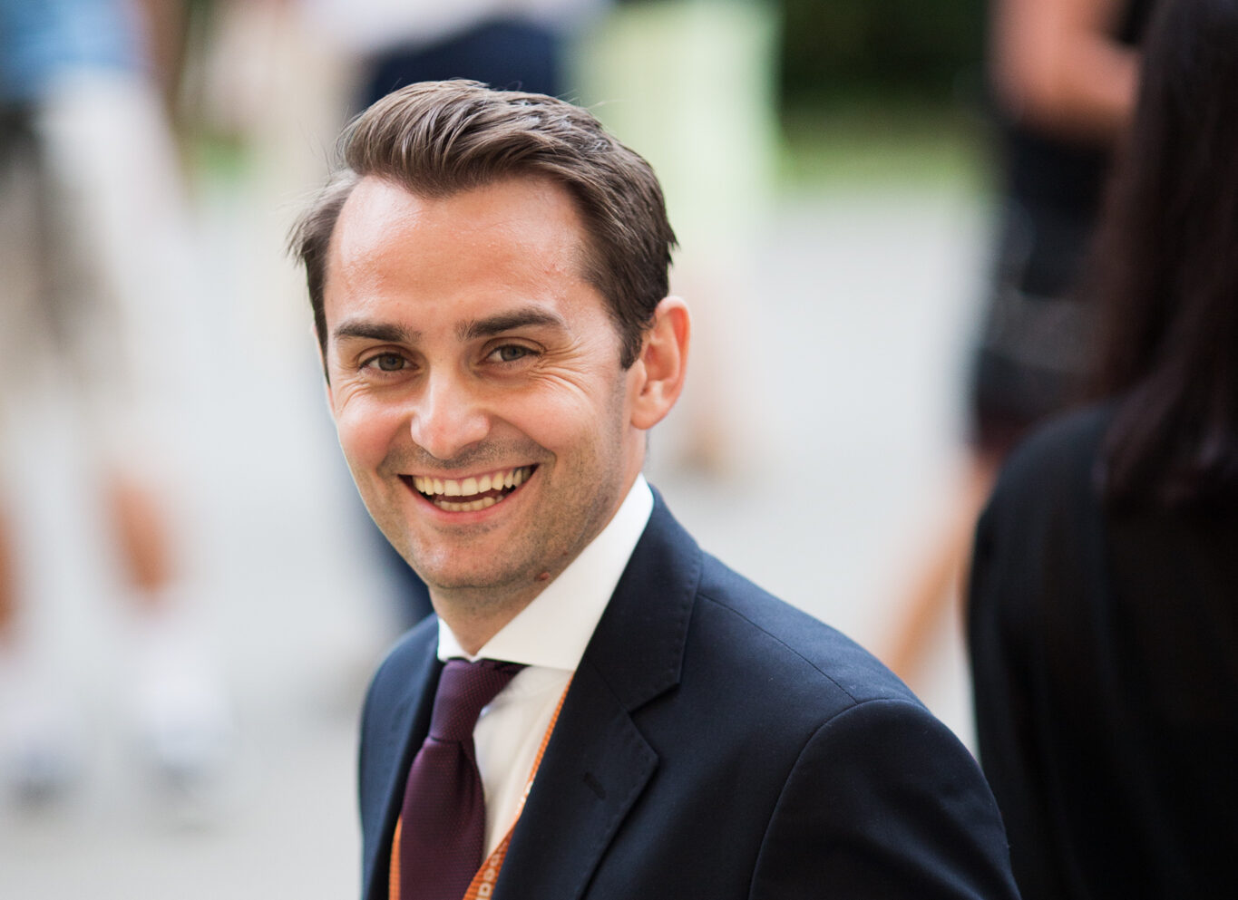 Sindicaliştii din Guvern cer demisia lui Mihai Jurca: „A transformat curtea Palatului în garaj privat” - Mediafax