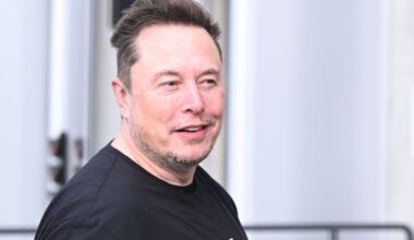 Elon Musk își îndreaptă atenția către Marea Britanie. Ce urmărește miliardarul?