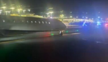 Două avioane Bombardier s-au ciocnit pe pista unui aeroport. Unul se pregătea de decolare, iar celălalt ateriza VIDEO