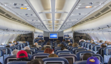 Un bărbat vegan a murit în avion după ce i-a fost servit un meniu cu carne. Familia victimei a dat în judecată compania aeriană