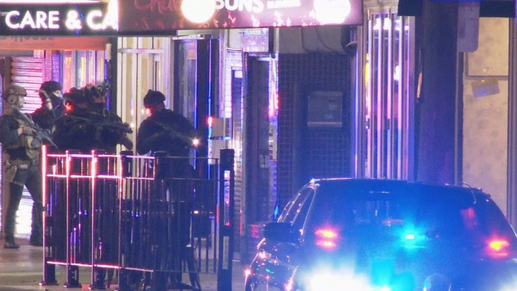Un bărbat a deschis focul pe stradă și a rănit 20 de persoane. Unde a avut loc atacul armat