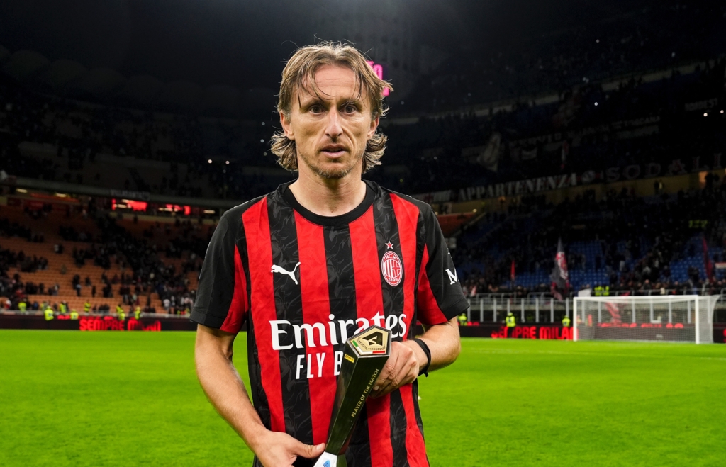 Chivu poate trece pe primul loc după surpriza serii în Serie A