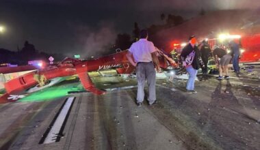 Momentul când un elicopter medical se prăbușește pe o autostradă. Trei oameni, în stare critică VIDEO