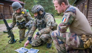 Franța își pregătește trupele terestre pentru o posibilă misiune în Ucraina din 2026. Ce face Marea Britanie