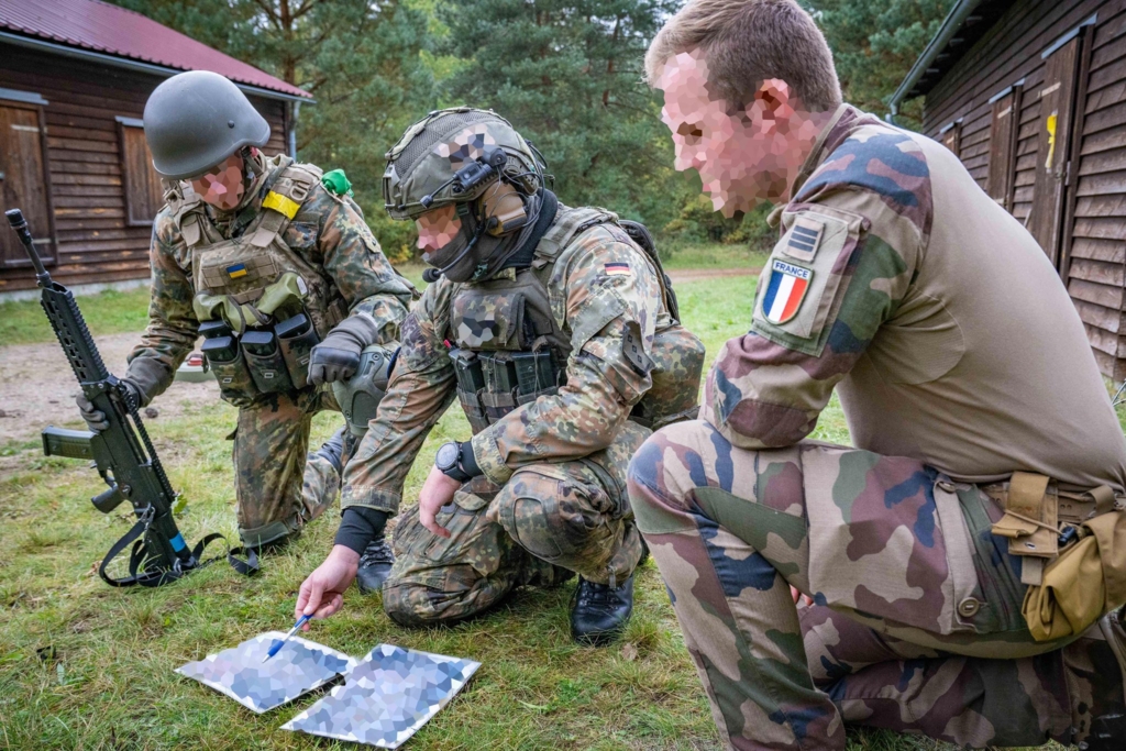 Franța își pregătește trupele terestre pentru o posibilă misiune în Ucraina din 2026. Ce face Marea Britanie