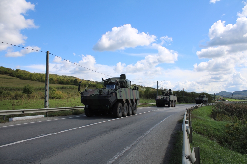 Armata avertizează populația. Convoaie militare, formate din vehicule blindate, se vor deplasa pe principalele șosele ale României