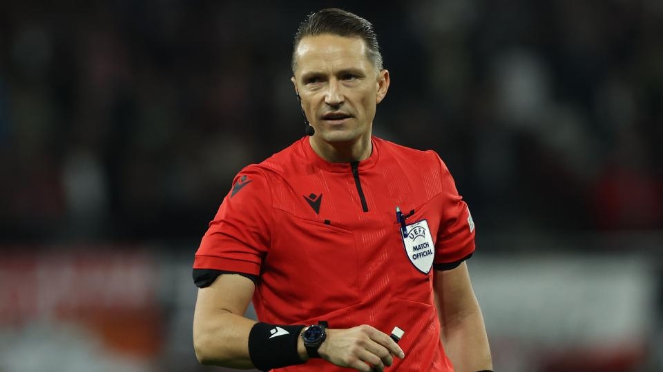 Arbitrul partidei FCSB - Bologna, desființat de comentatorul român: ''Hai că ești sculă''