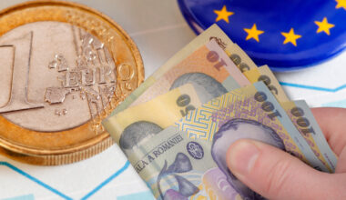 De ce a crescut brusc cursul euro-leu și cât de sus poate urca moneda unică? „Așa-zisele măsuri de reformă se reduc doar la creșteri de fiscalitate”