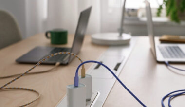 Cel mai ieftin încărcător USB-C capabil să alimenteze și laptopuri, de la magazinul care vinde mobilă și chifteluțe. La ce preț este oferit