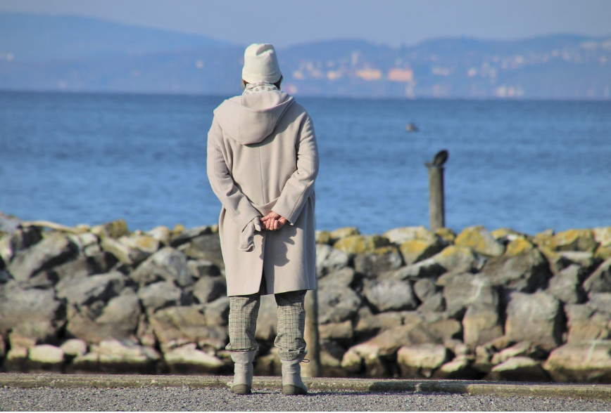 Motivul pentru care o pensionară din SUA s-a mutat în Spania. Cât plătește femeia pe chirie și pe asigurarea de sănătate