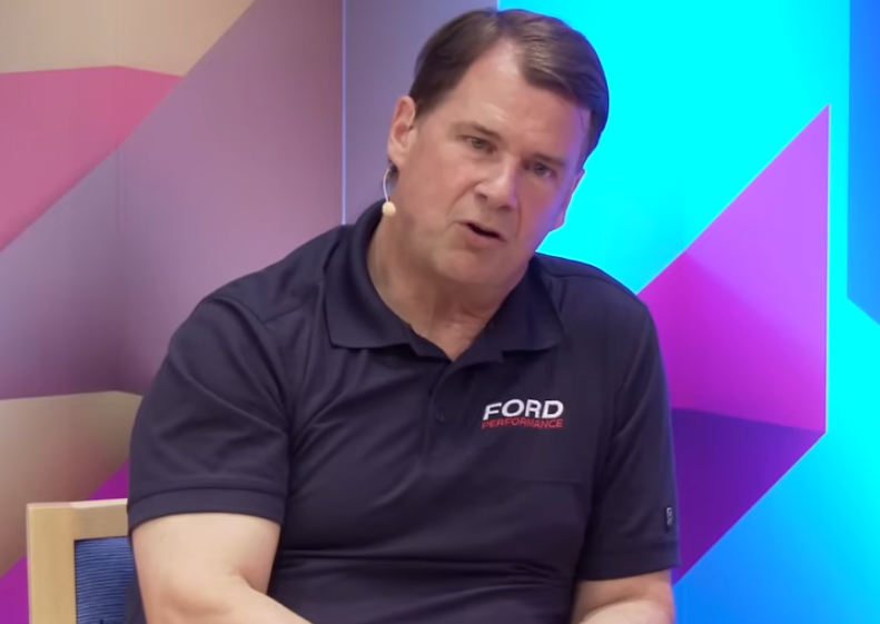 CEO-ul Ford spune că fiul său din Generația Z a lucrat ca mecanic și s-a întrebat dacă diploma de patru ani mai merită