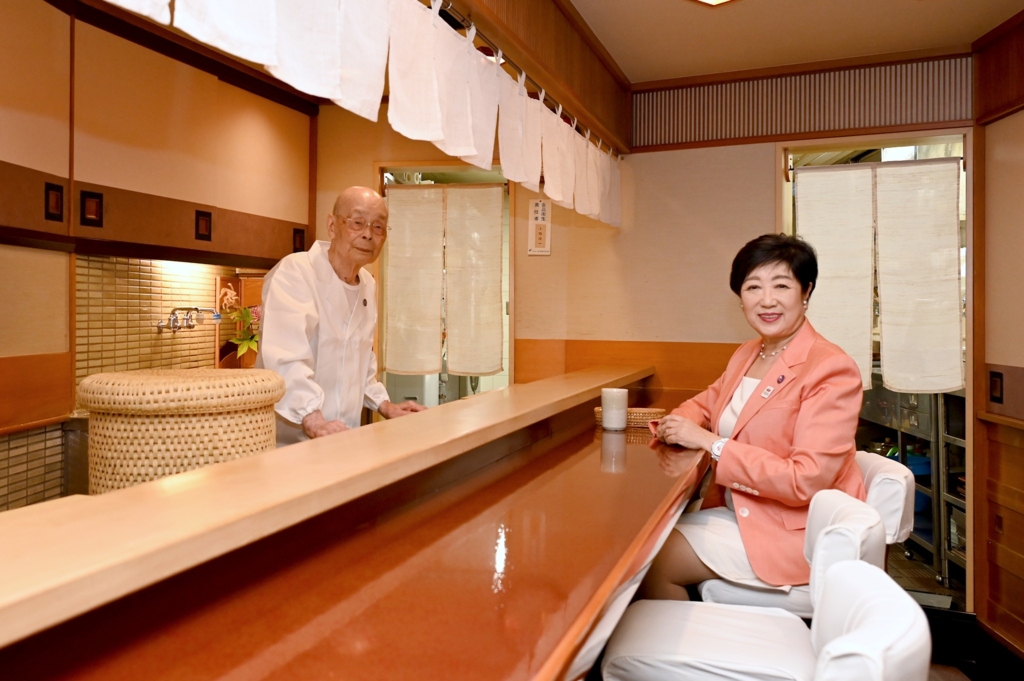 Faimosul bucătar nipon Jiro Ono, ''legenda sushi-ului'', a împlinit 100 de ani și nu vrea să se retragă. Care este rețeta vitalității sale