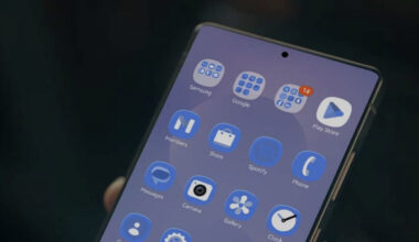 Metoda prin care noul telefon Samsung vrea să se asigure că utilizatorii se bucură de intimitate. Ce înseamnă ecranul privacy