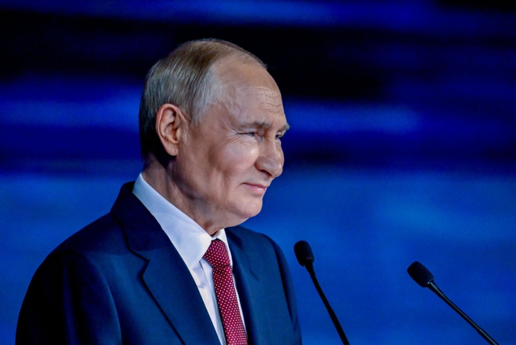 Putin oferă stimulente financiare pentru elevele care rămân însărcinate. Ce sumă primesc tinerele care aleg să nască pentru ”revigorarea demografică”