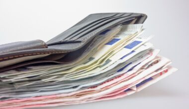 O femeie a pierdut 50.000 de lei după ce un bărbat a păcălit-o folosind cuvintele „BNR” și „Credit de nevoi personale”