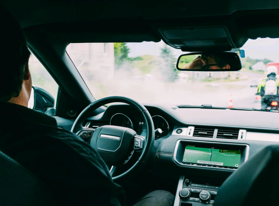 Șoferii din Belgia și Olanda trăiesc deja o experiență pe care mulți din restul Europei o consideră încă science-fiction