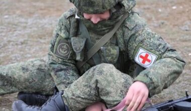 Soldații deschid focul asupra camarazilor și jefuiesc morții din cauza lipsei de echipament