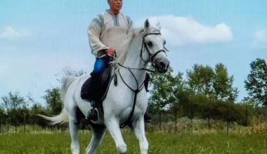 Călin Georgescu a aruncat în aer porumbei albi. Prima pasăre a căzut la pământ ca un bolovan VIDEO