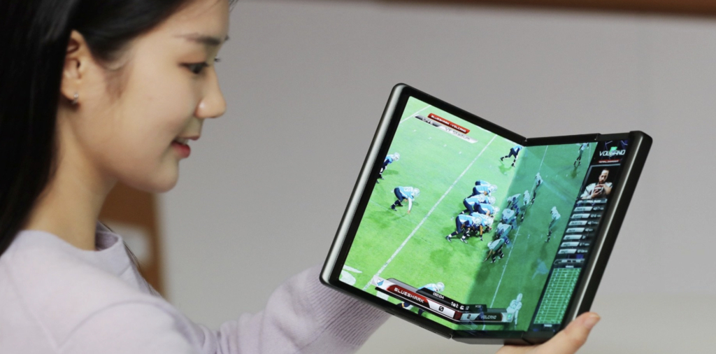 Samsung pregătește lansarea primului său smartphone cu trei ecrane. O nouă etapă în revoluția dispozitivelor pliabile