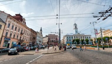 Ucraina închide mai multe licee cu predare în limba română. Măsura stârnește îngrijorare și revoltă în comunitatea românească