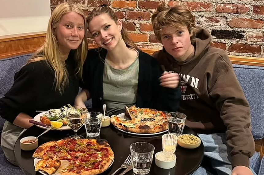 Fiica lui Gwyneth Paltrow și a lui Chris Martin îi calcă pe urme artistului. Apple a cântat pe scenă alături de o trupă cunoscută