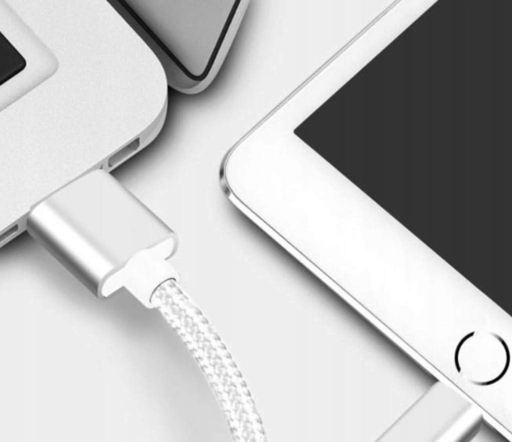 cablul USB dispare treptat. Care este primul producător care face asta