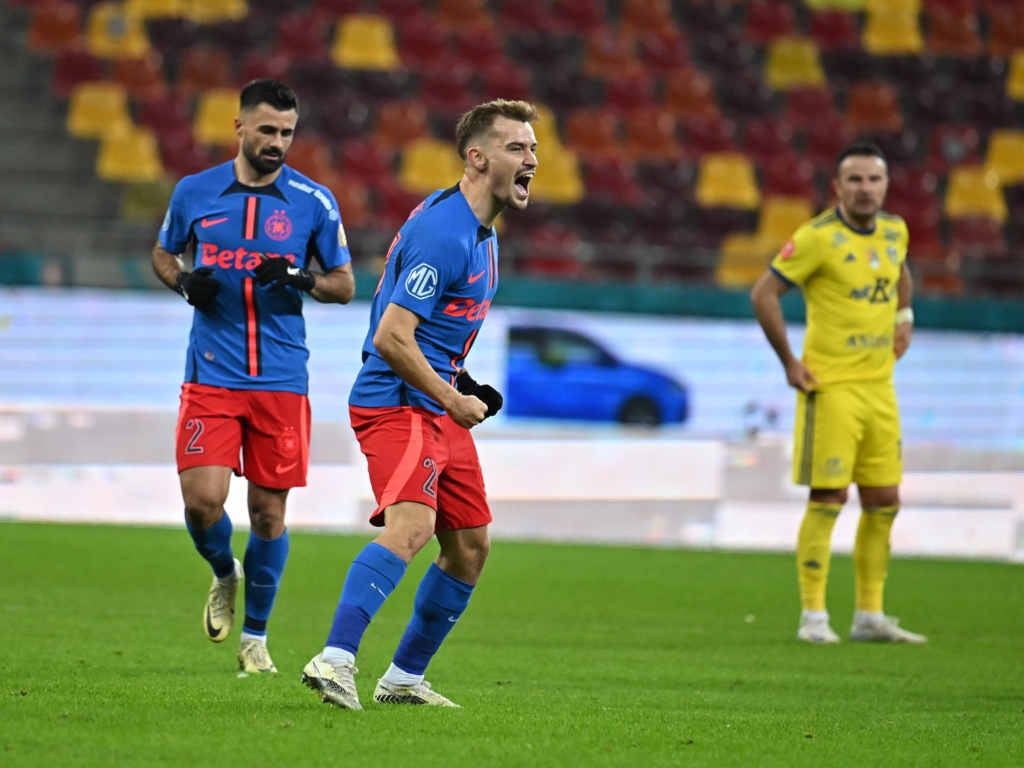 cade, se strâmbă, face urât''