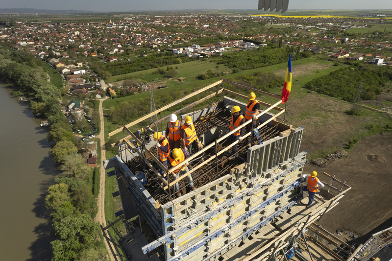 Patronii vor să mai aducă în România 150.000 de lucrători din afara Uniunii Europene, în anul 2026