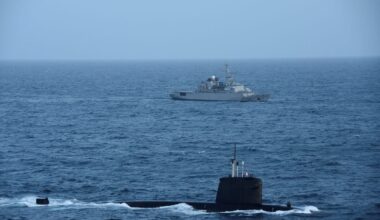 Submarinul rusesc Novorossiisk, capabil să lanseze rachete Kalibr, a ieşit la suprafaţă în largul coastei Franţei / A fost urmărit de o fregată a marinei franceze