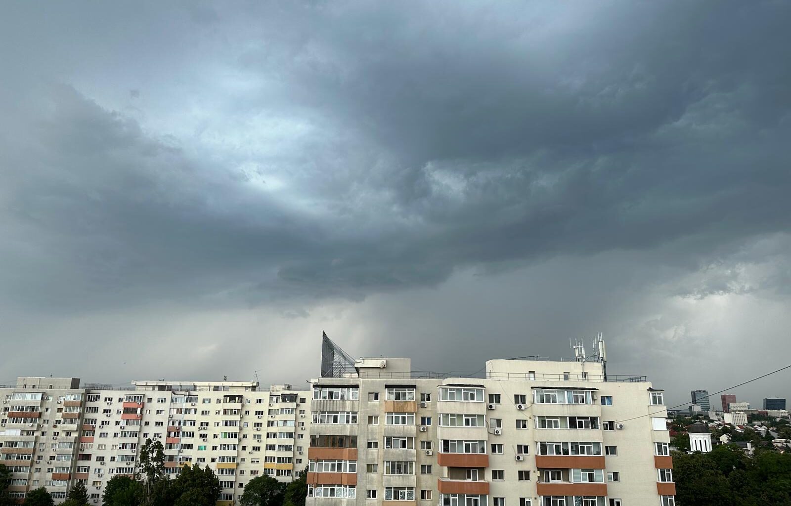 nori ploaie cod galben vijelie innorat bucuresti2