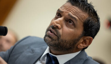 Directorul FBI Kash Patel concediază PE LOC un cursant pentru că acesta a afișat steagul LGBT la locul de muncă