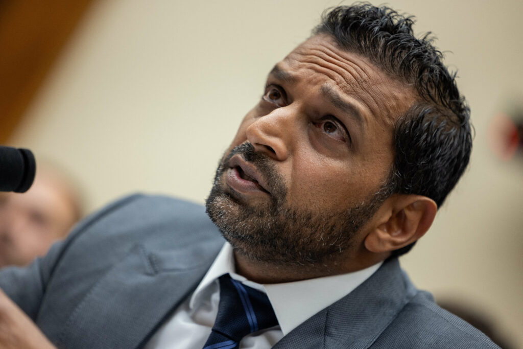 Directorul FBI Kash Patel concediază PE LOC un cursant pentru că acesta a afișat steagul LGBT la locul de muncă