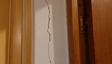 Cutremur la minut pentru bucureștenii de lângă șantierul M6 de la 1 Mai. Li s-au fisurat casele. Cine și când îi ajută să le repare?