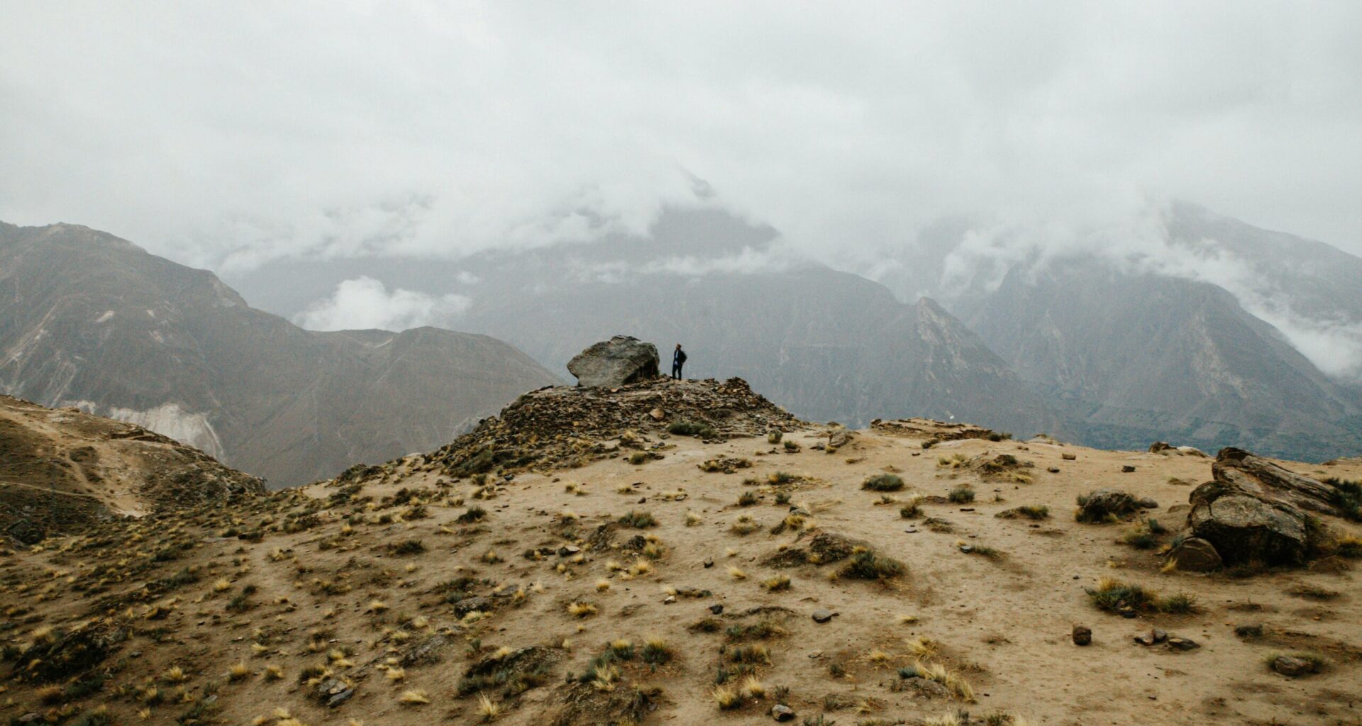 Tânără din București, găsită moartă în masivul Piatra Craiului