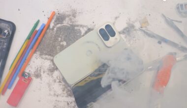 Test de coșmar pentru Pixel 10 Pro Fold. Bateria a explodat în direct