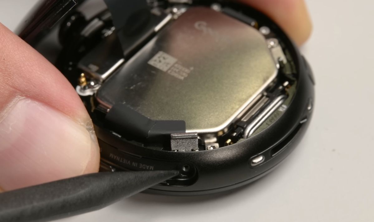 Pixel Watch 4 pare sa fie ceasul smart cel mai usor de reparat