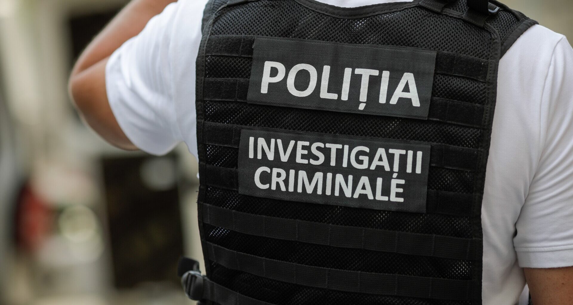 O femeie dintr-o localitate din județul Dolj a murit după ce ar fi fost aruncată într-o fântână dezafectată de soțul său / Bărbatul a fost găsit spânzurat de fiul său în locuința familiei