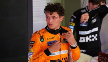 Lando Norris, pilot al McLaren, surprins în paddock cu ocazia unui Mare Premiu de Formula 1