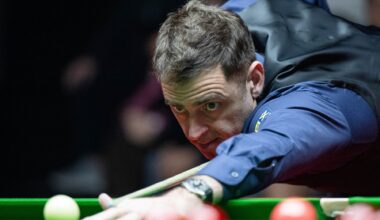 Ronnie O'Sullivan, de șapte ori campion mondial la snooker, la masa de joc. Englezul este cel mai iubit jucător din istoria acestui sport.
