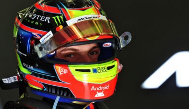 Oscar Piastri, pilotul celor de la McLaren, pe un circuit de Formula 1.